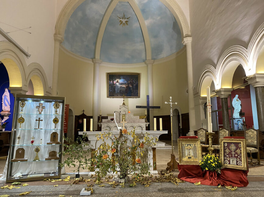 2 novembre 2020. Montpellier, église Saint-Cléophas, Nathalie chante pour la messe des Défunts.