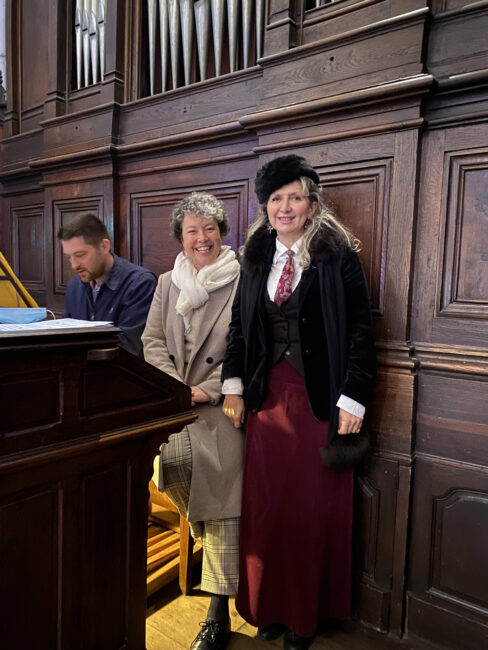 25 décembre 2020. PONT-SAINT-ESPRIT (30), messe de Noël en l’église Saint-Saturnin, Nathalie est accompagnée par l’organiste François-Xavier ROUX et chante avec Hélène Sauvignon, productrice de l’emission « l’Oliveraie » sur Radio Ecclesia FM 100.8