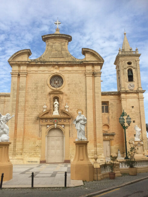 25 février 2018. MALTE, Église de l’Annonciation à Balzan, messe chantée et récital au Palazzo Olivier, pour l’anniversaire de Rose-Marie Borg-Olivier de Pujet Paléologue et le vernissage de l’exposition « La Légende de l’Amour sans fin ».