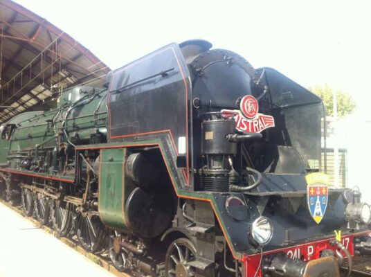 4 octobre 2015. D’Avignon à Marseille sur le train: « Centenaire de la voie Ferrée de la Côte Bleue », 100 ans après, à la mémoire de nos Soldats disparus. Interprétation de « La Marseillaise » et d’autres chants de la Grande guerre.