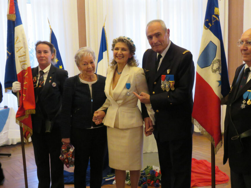 8 décembre 2018. Cérémonie de remise des insignes de chevalier de l’ordre national du Mérite, à l’Hôtel de Ville de Pont-Saint-Esprit, 16 heures. 10h30, messe pour la Fête de l’Immaculée Conception en l’église Saint-Saturnin, animée par Nathalie.