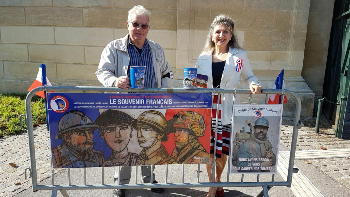 30 octobre 2019. Montpellier (34), cimetière Saint-Lazare, Nathalie quête toute la journée pour Le Souvenir Français de Montpellier en compagnie de ses amis, Simone, Marco, Yves et le Président Monsieur Carlier.