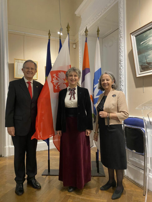 Jeudi 10 Novembre 2022. Montpellier (34),Nathalie est invitée pour la Fête nationale de la République de Pologne, à la Maison des relations internationales. Elle est Entourée du Consul honoraire Monsieur Daniel Kan-Lacas et de son épouse.