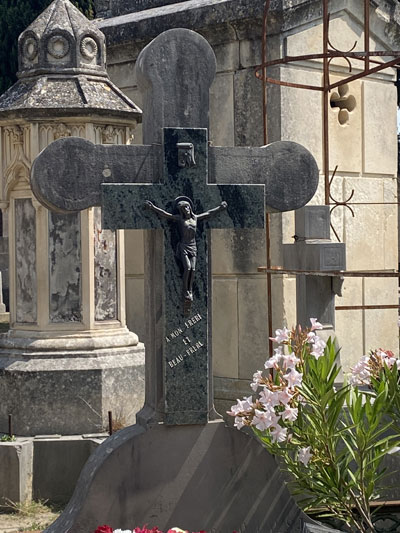 Jeudi 1 Juin 2023. Montpellier (34), obsèques en la Cathédrale du père Jésuites, Bernard Lapize de Salée, Nathalie anime la messe.