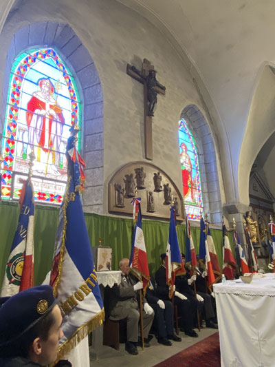 Dimanche 15 octobre 2023. Châteaugay (63), église Sainte Madeleine et Saint Clément, messe avec le père Meyer, Nathalie anime et chante divers arias.