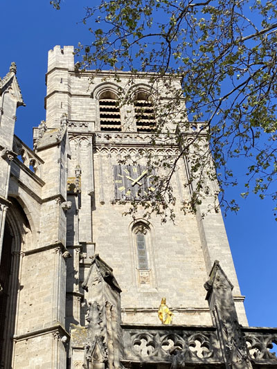 Dimanche 31 mars 2024. Béziers (34), messe de Pâques en la cathédrale Saint -Nazaire, Nathalie est accompagnée par l’organiste Pierre Seytedans le Panis Angelicus de Cesar Franck et Victimae Paschali Laudes.