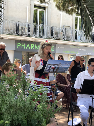 Dimanche 14 juillet 2024. Palavas-les-Flots (34), Après la cérémonie officielle, Nathalie a rejoint l’harmonie palavasienne pour interpréter quelques titres avec eux…